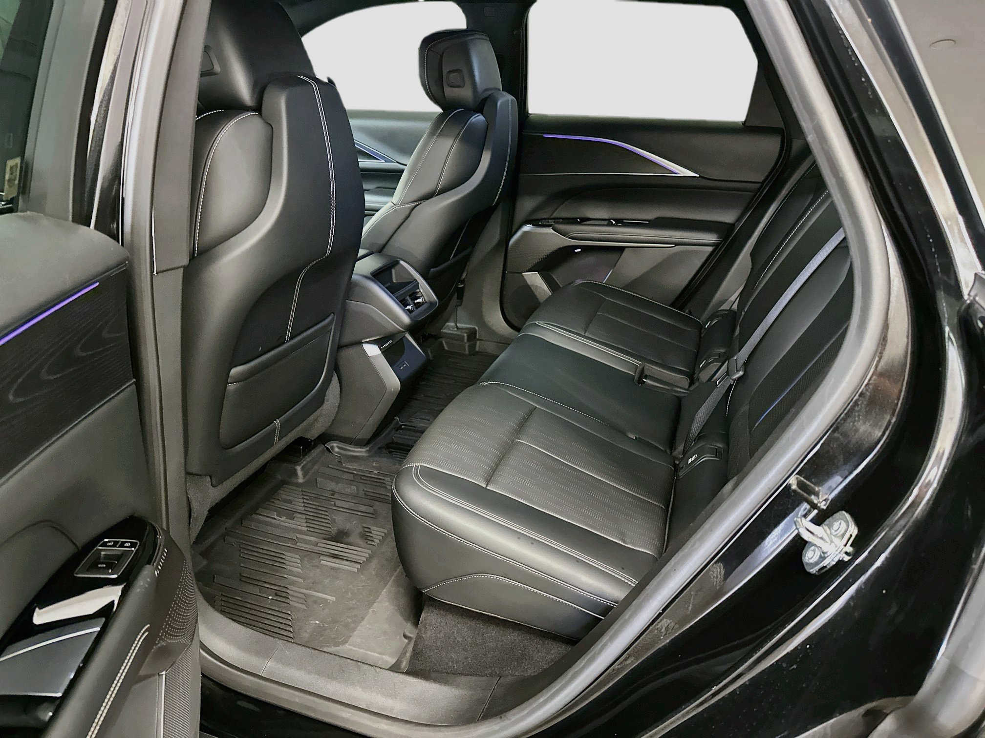 Used 2024 Cadillac Lyriq Luxury w/ LPO, Floor Liner Package AWD/4WD image 30