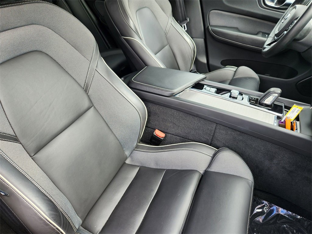 Used 2022 Volvo XC60 T8 R-Design w/ Advanced Package image 15