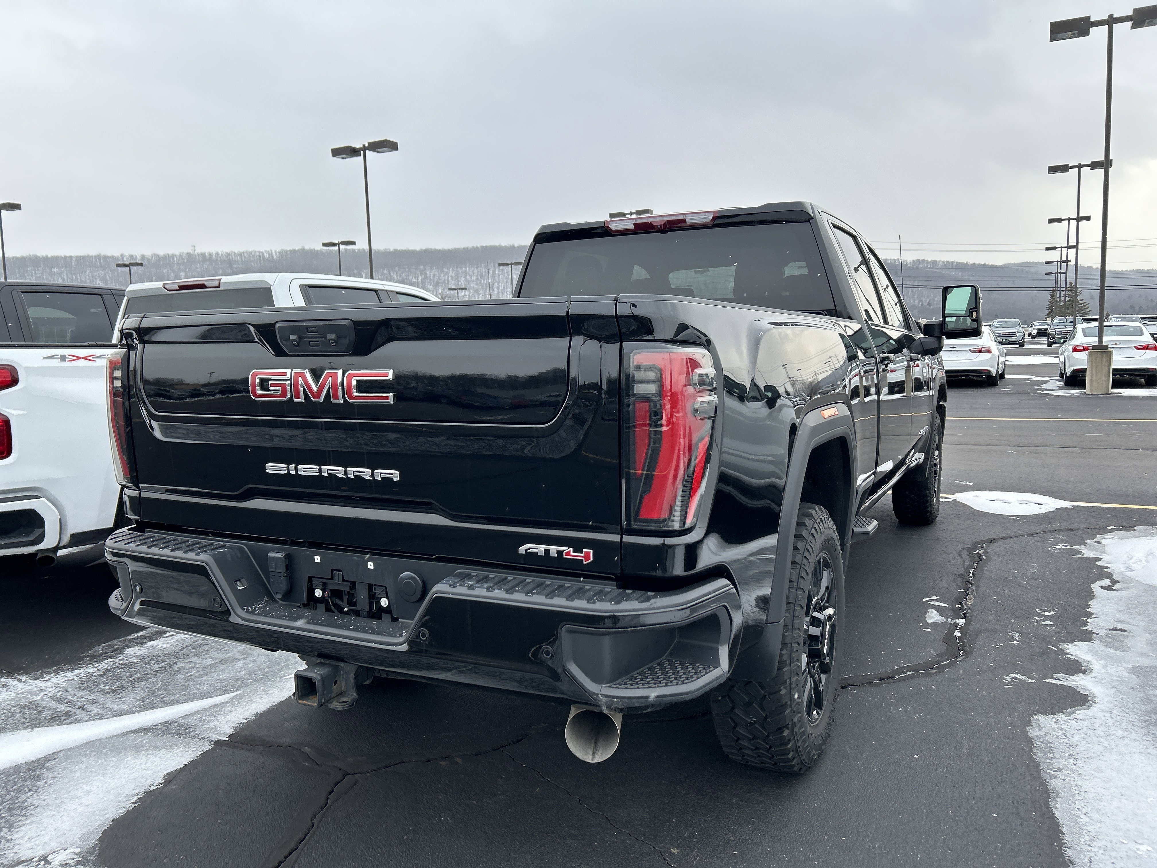 Used 2024 GMC Sierra 2500 AT4 image 7
