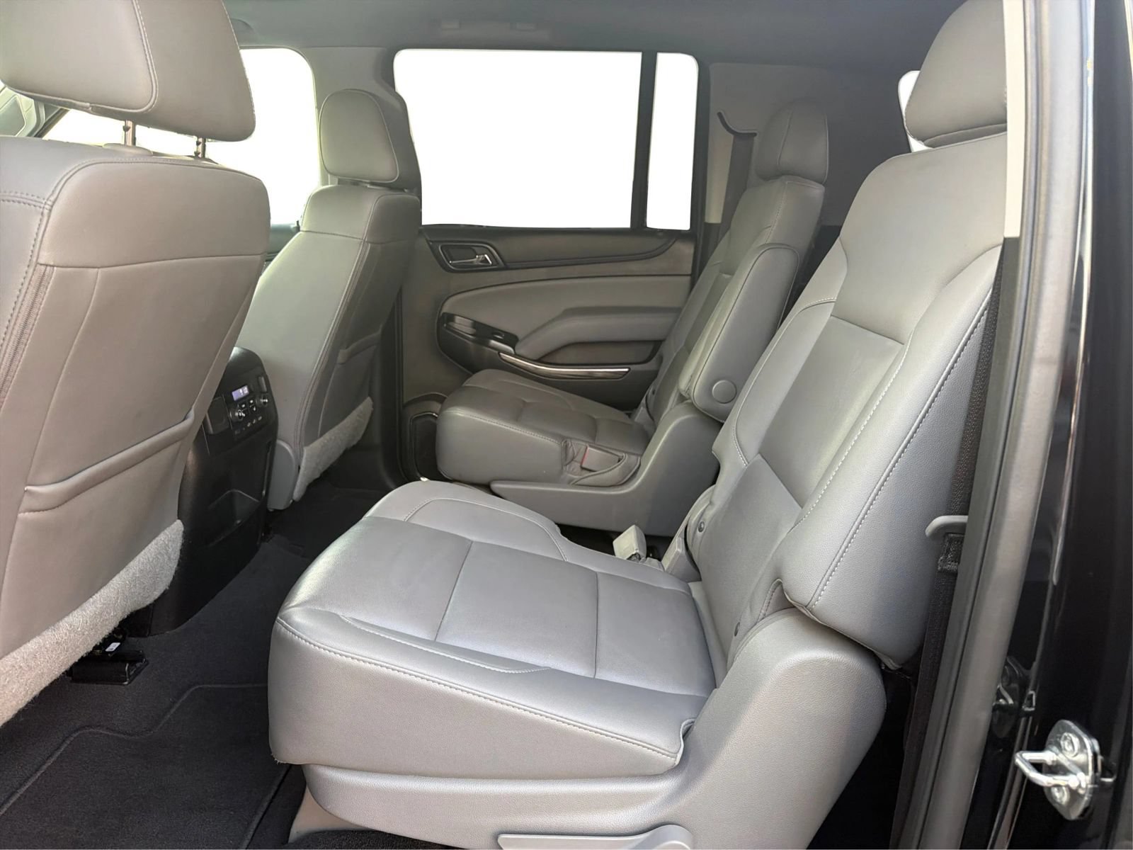 Used 2019 Chevrolet Suburban LT RWD image 10