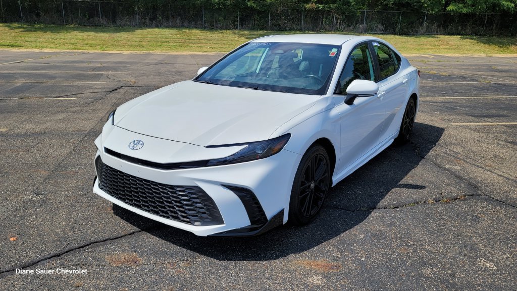 Used 2025 Toyota Camry SE FWD image 5