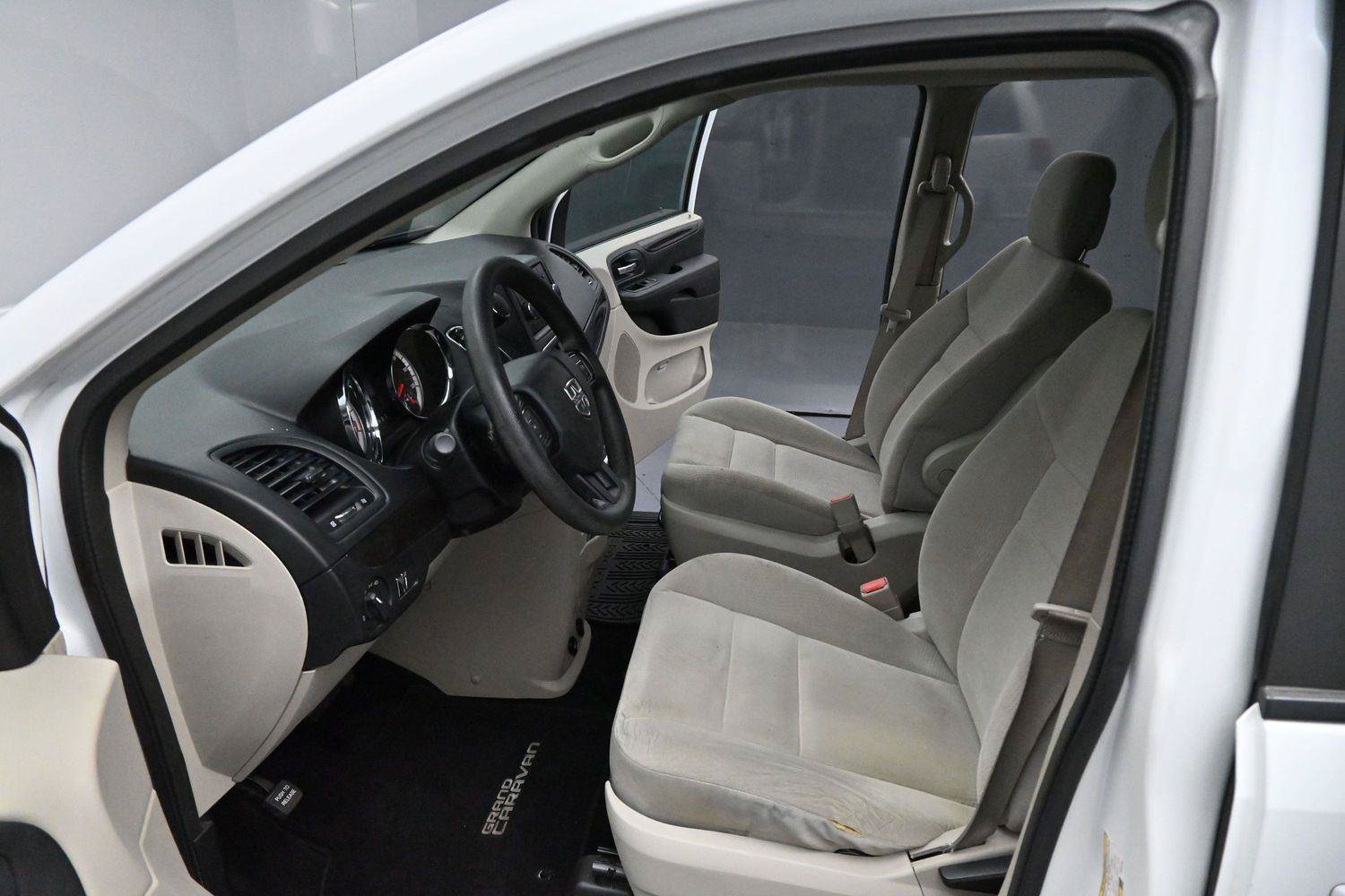 Used 2017 Dodge Grand Caravan SE FWD image 11