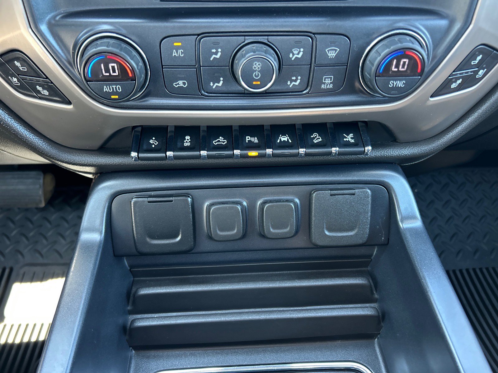 Used 2018 GMC Sierra 1500 Denali w/ Denali Ultimate Package AWD/4WD image 29