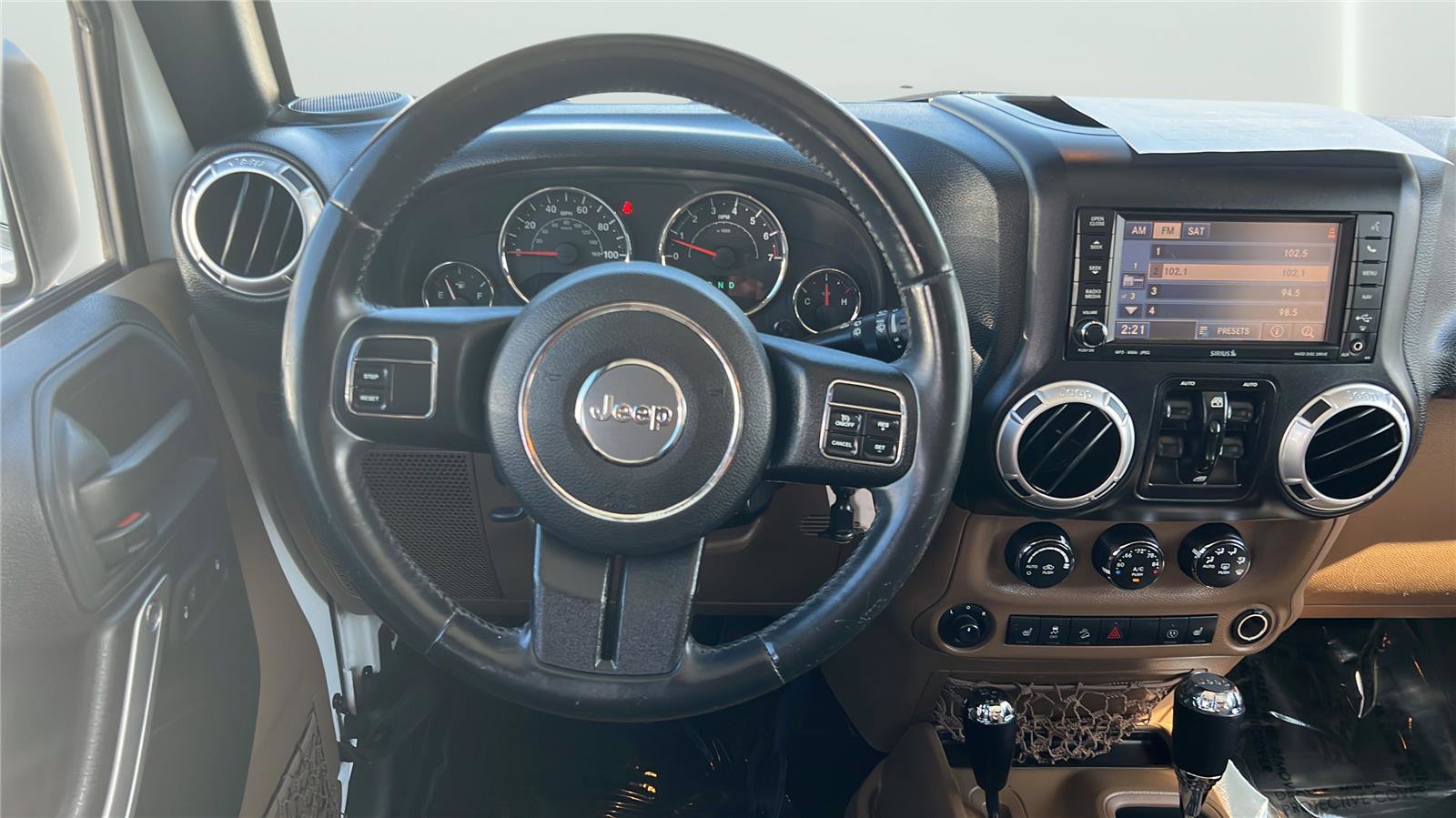 Used 2015 Jeep Wrangler Unlimited Rubicon image 11