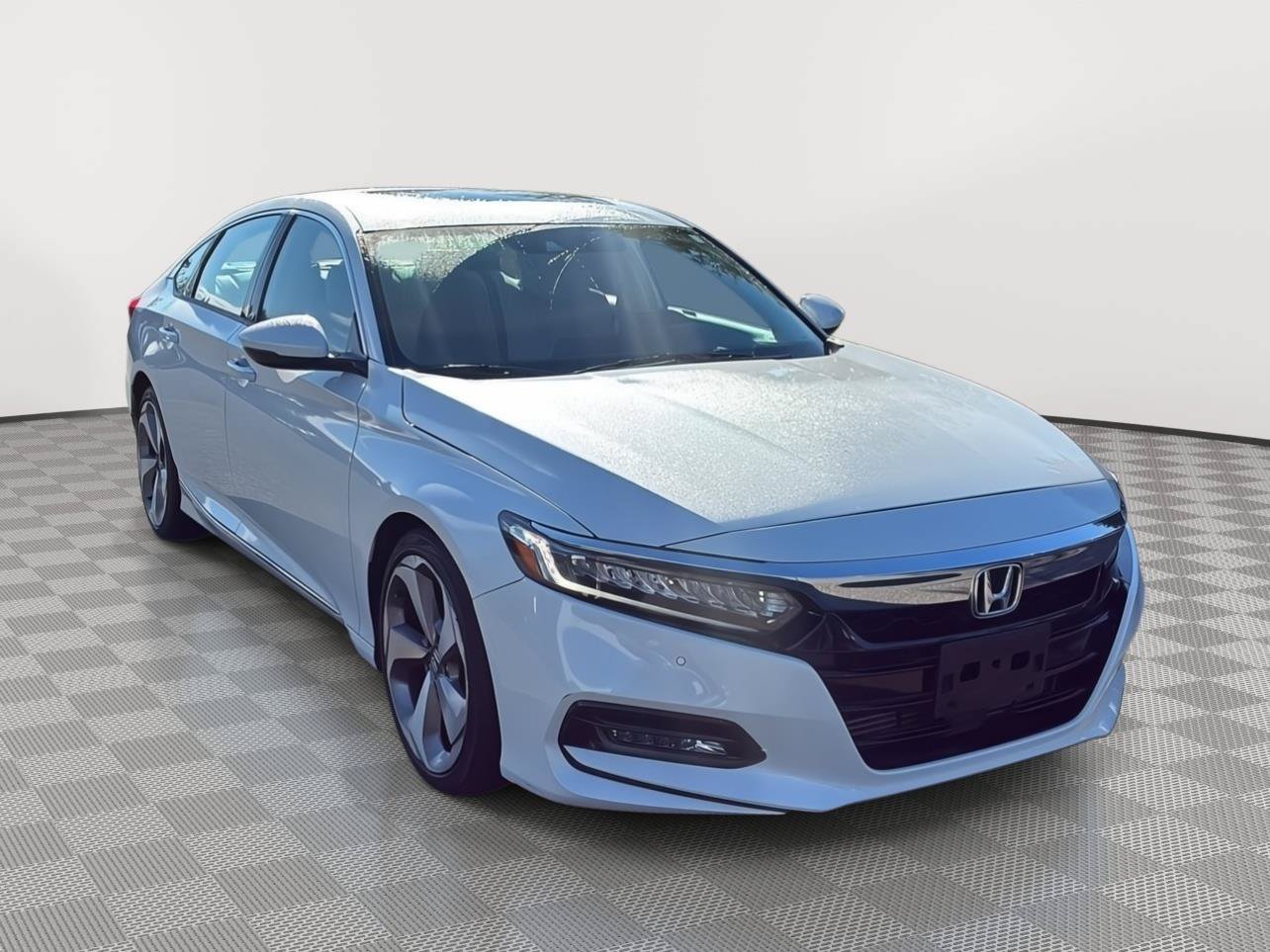 Used 2020 Honda Accord Touring image 3