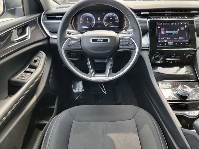 Certified 2023 Jeep Grand Cherokee Laredo w/ Luxury Tech Group I image 31