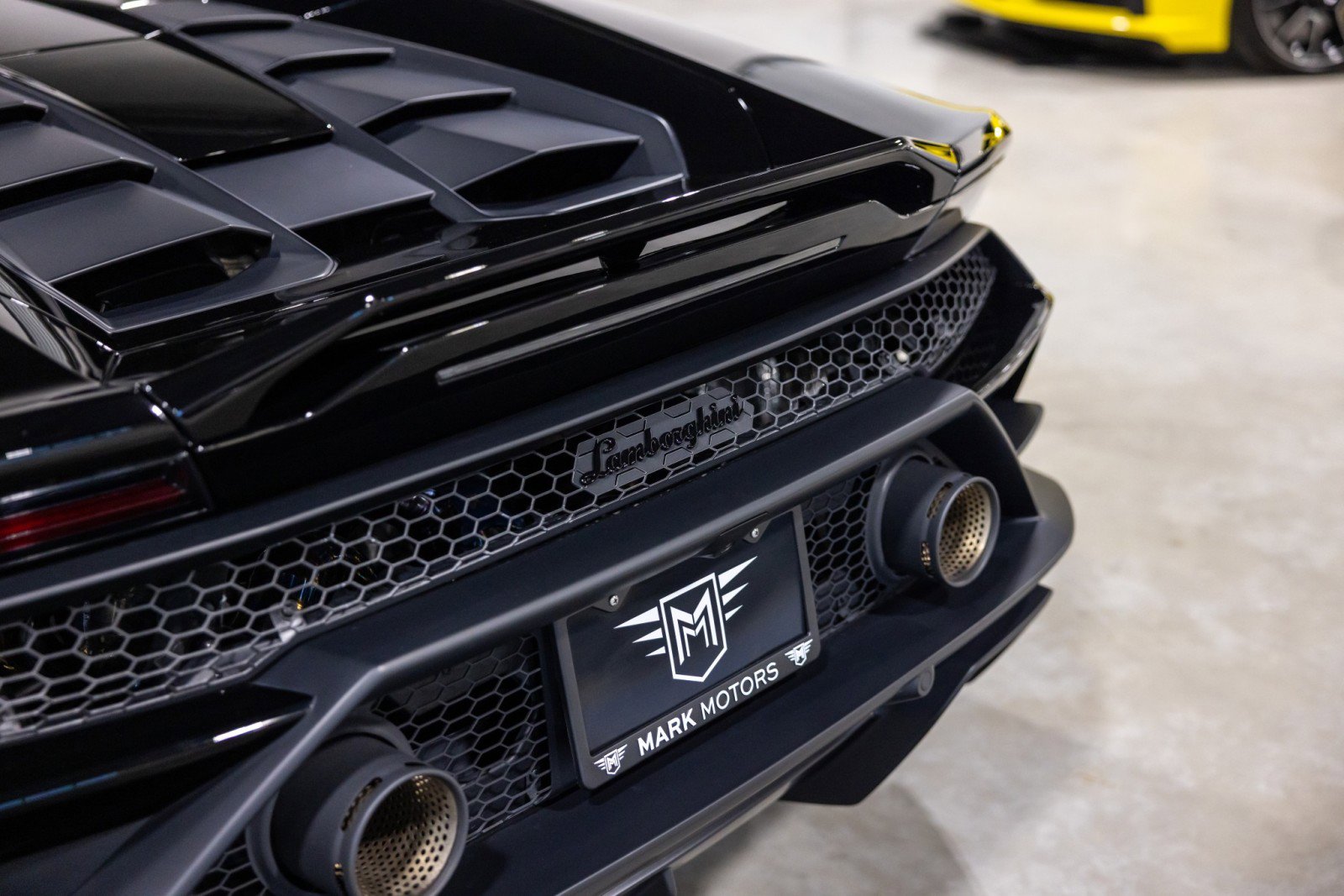 Used 2020 Lamborghini Huracan EVO image 15