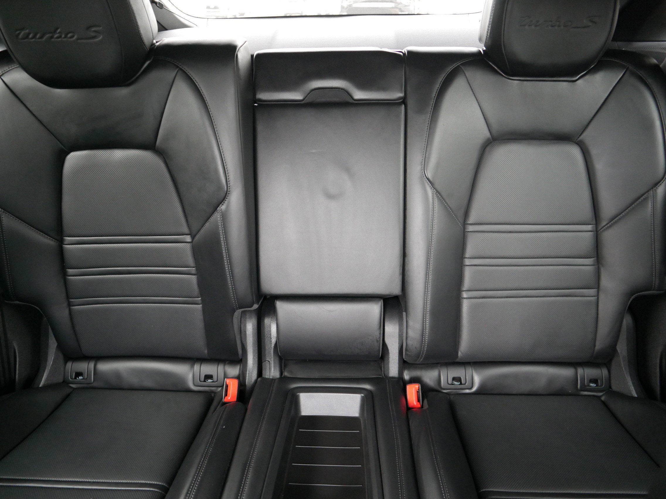 Used 2020 Porsche Cayenne Turbo S image 13