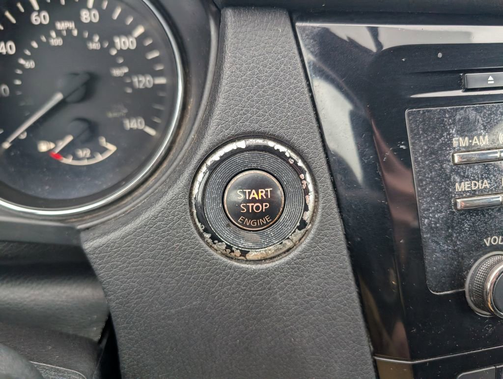 Used 2017 Nissan Rogue SV w/ Midnight Edition image 19