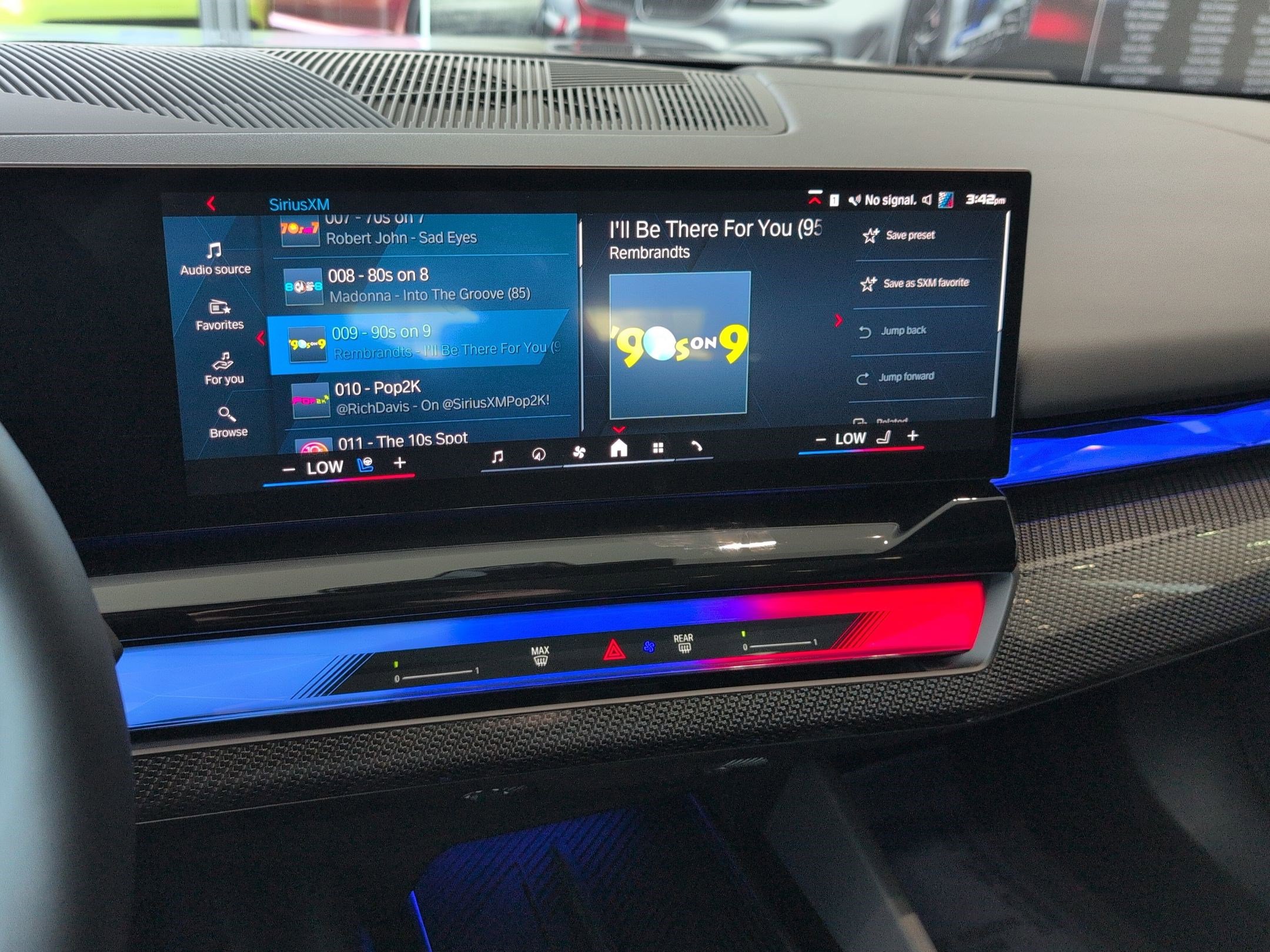 Used 2025 BMW M5 Touring w/ Executive Package image 23