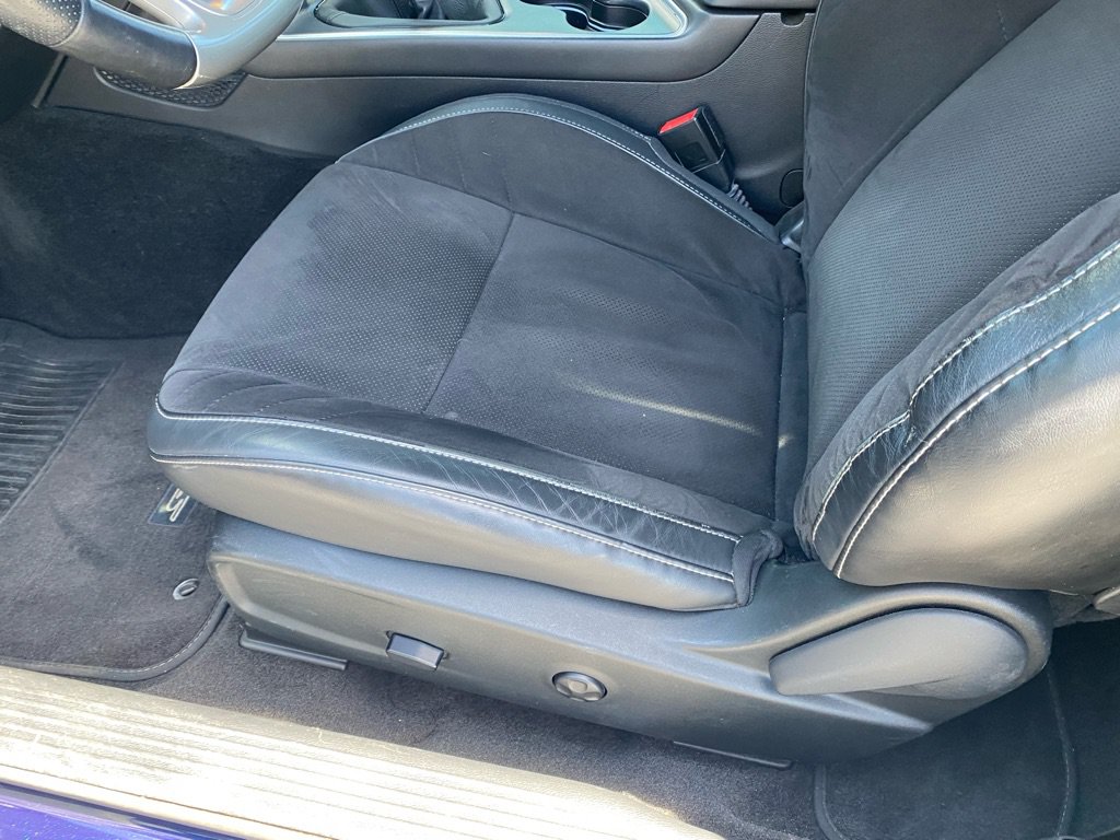 Used 2015 Dodge Challenger SRT RWD image 35