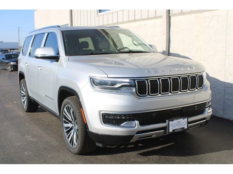 Used 2022 Jeep Wagoneer Series III w/ Premium Group I image 2