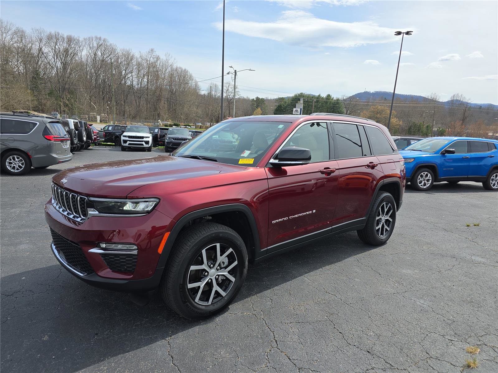 Used 2025 Jeep Grand Cherokee Limited w/ Luxury Tech Group II image 8