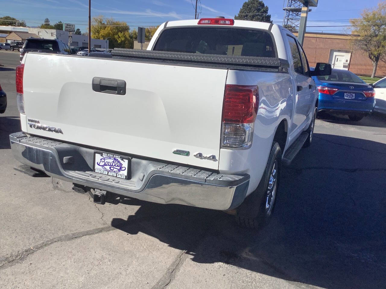 Used 2013 Toyota Tundra Grade 4x4 4dr CrewMax Cab Pick image 10