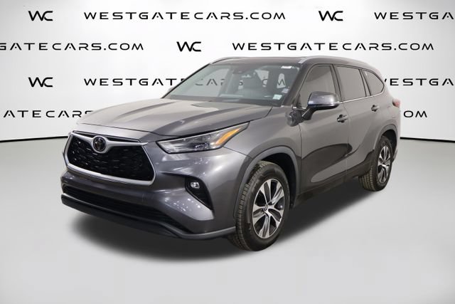 Used 2023 Toyota Highlander XLE FWD image 1