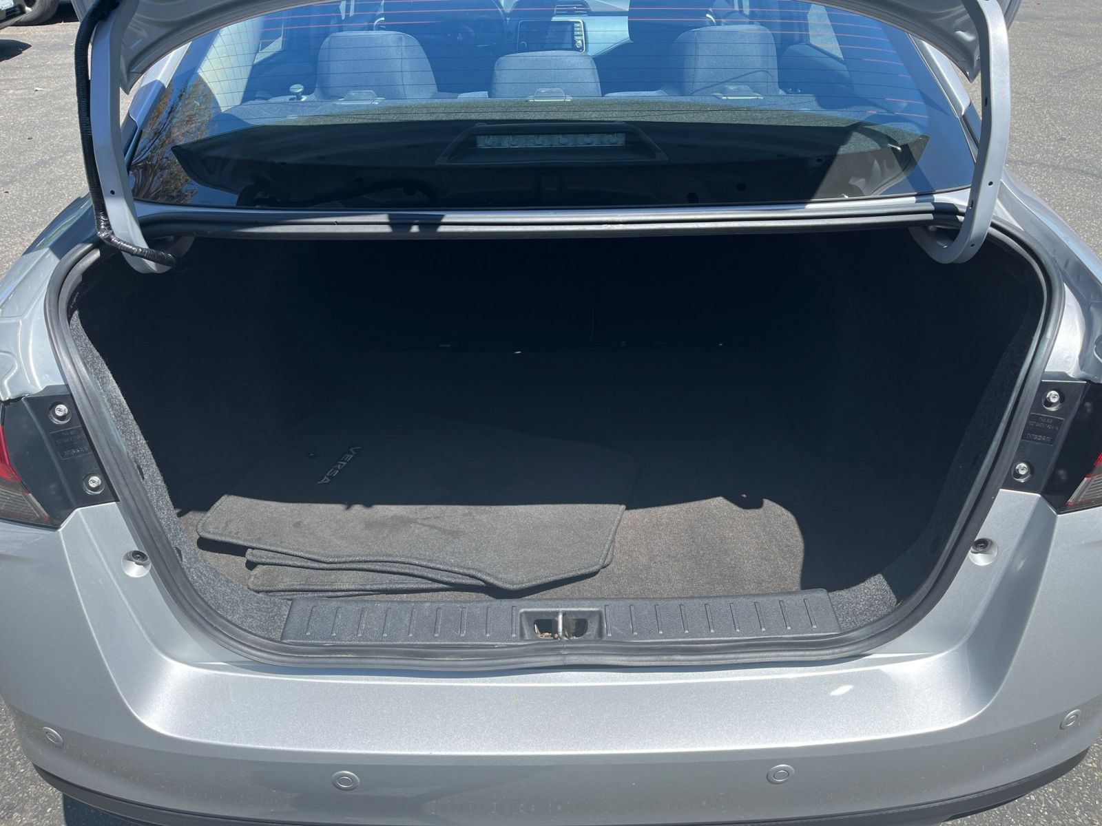 Used 2025 Nissan Versa SV FWD image 29