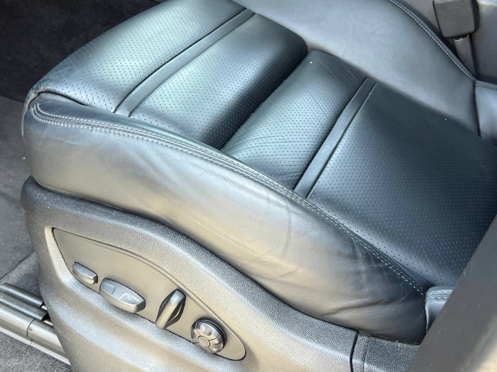 Certified 2022 Porsche Cayenne Platinum Edition AWD/4WD image 38