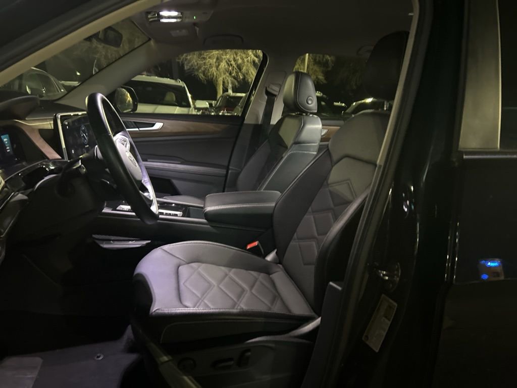 Used 2025 Volkswagen Atlas SE image 17