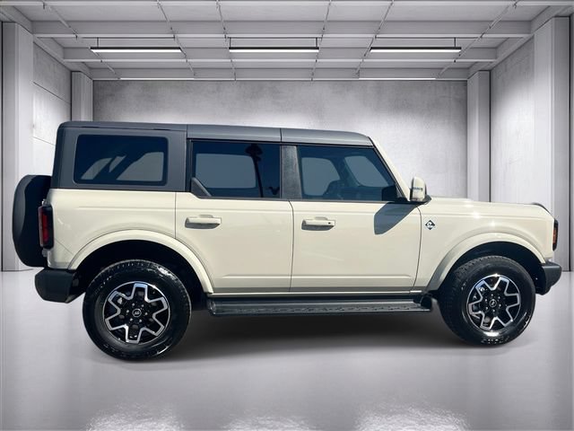 Used 2025 Ford Bronco Outer Banks AWD/4WD image 2