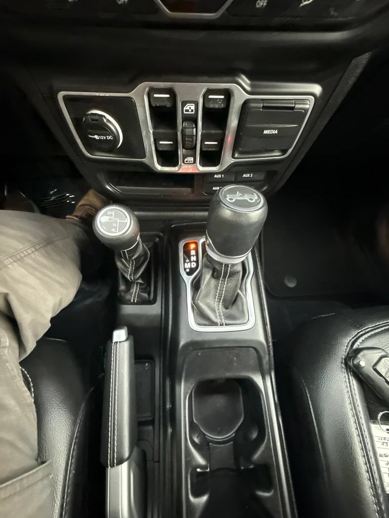 Used 2018 Jeep Wrangler Unlimited Sahara AWD/4WD image 20