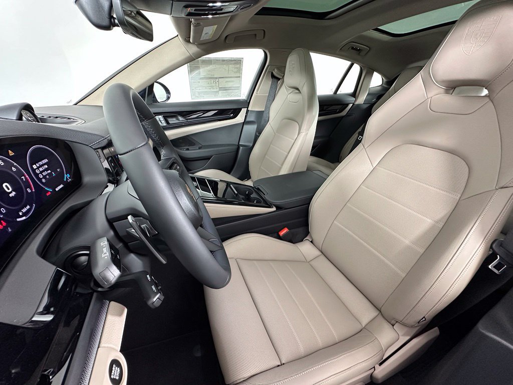 Used 2026 Porsche Panamera RWD image 5