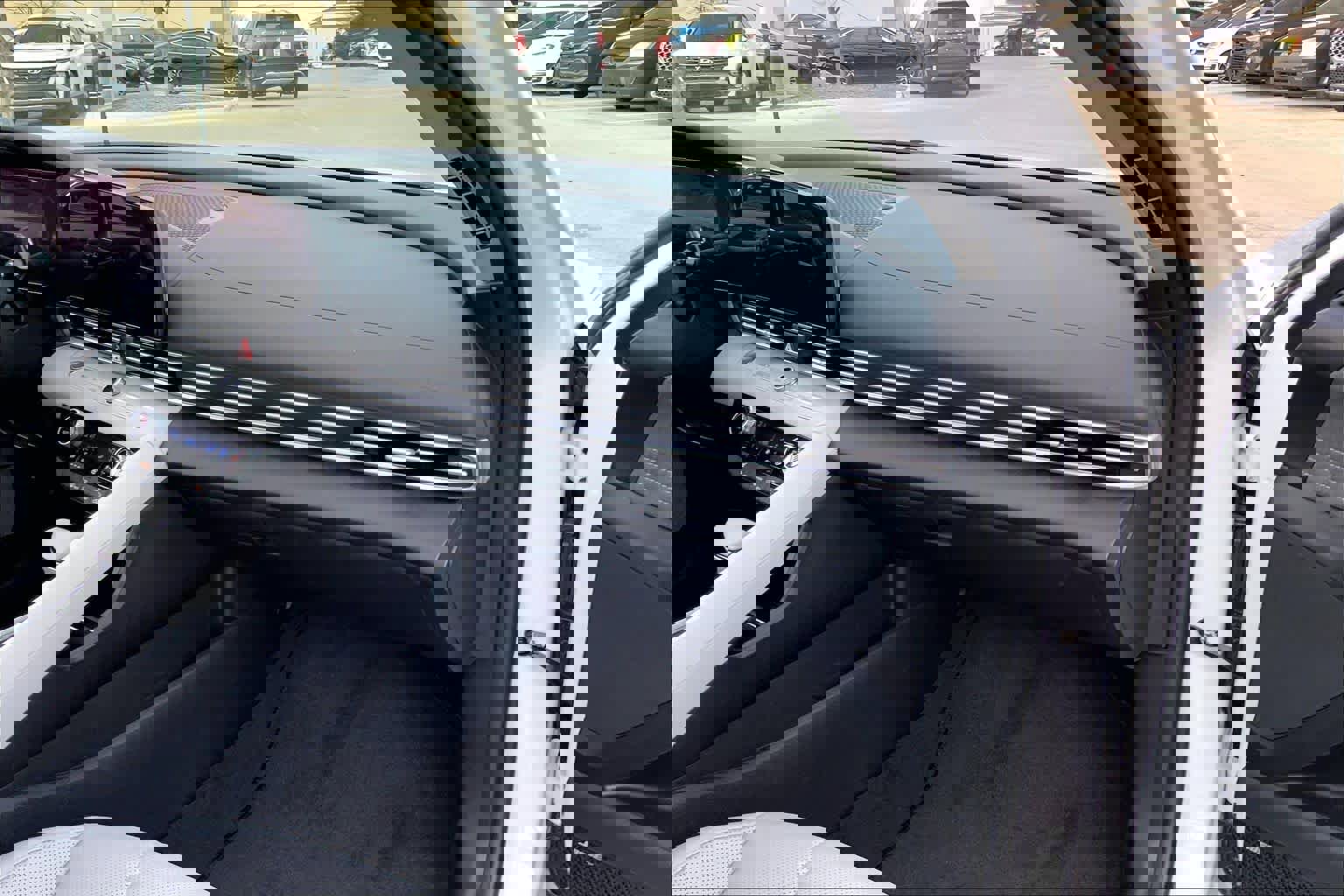 Used 2025 Hyundai Elantra Limited image 18