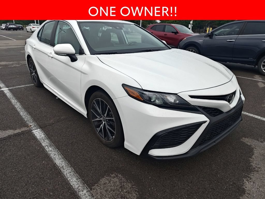 Used 2023 Toyota Camry SE FWD image 3
