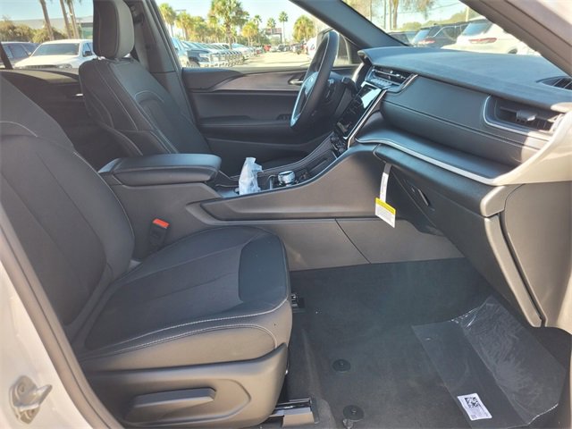 New 2025 Jeep Grand Cherokee Laredo w/ MOPAR Finishing Package image 15