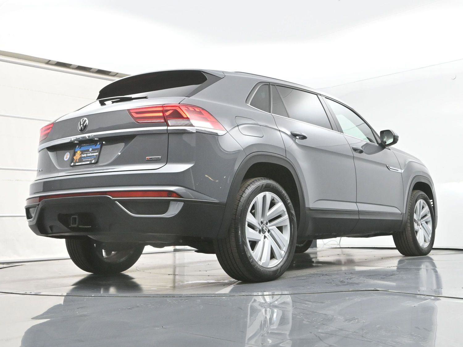 Certified 2022 Volkswagen Atlas Cross Sport SE image 34