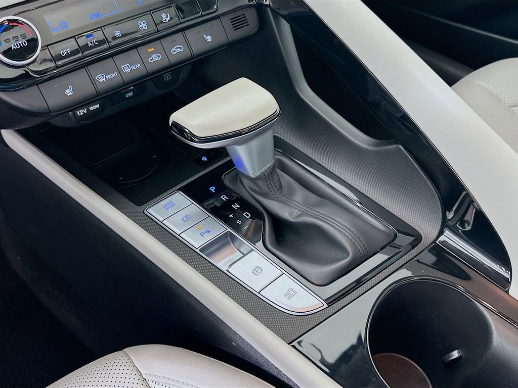 Certified 2024 Hyundai Elantra Limited image 17
