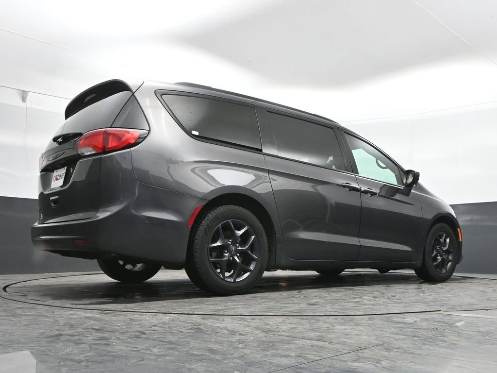 Used 2020 Chrysler Pacifica Touring-L Plus FWD image 33