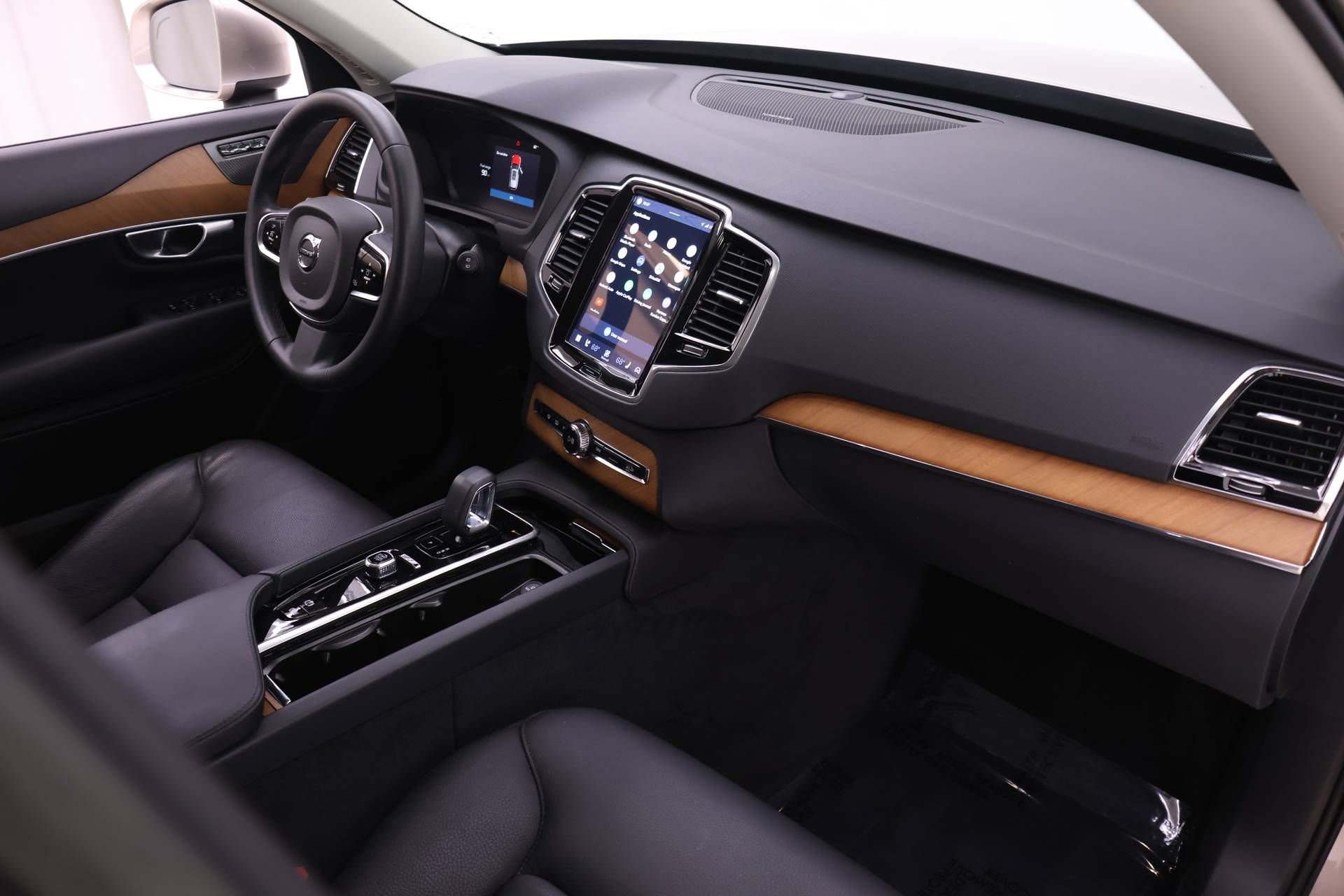 Certified 2023 Volvo XC90 B6 Plus w/ Protection Package Premier AWD/4WD image 22
