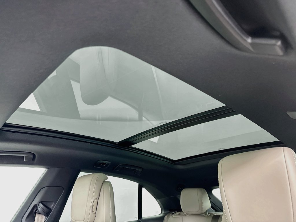 Certified 2025 Porsche Macan Electric RWD image 22