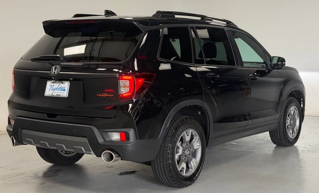Used 2023 Honda Passport TrailSport image 3