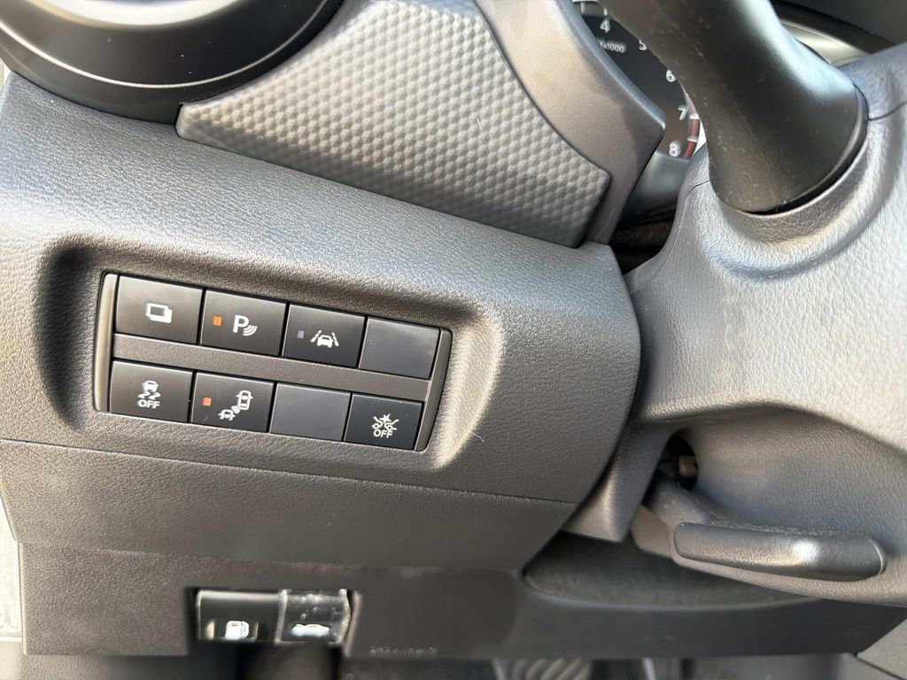Certified 2025 Nissan Kicks Play S image 30
