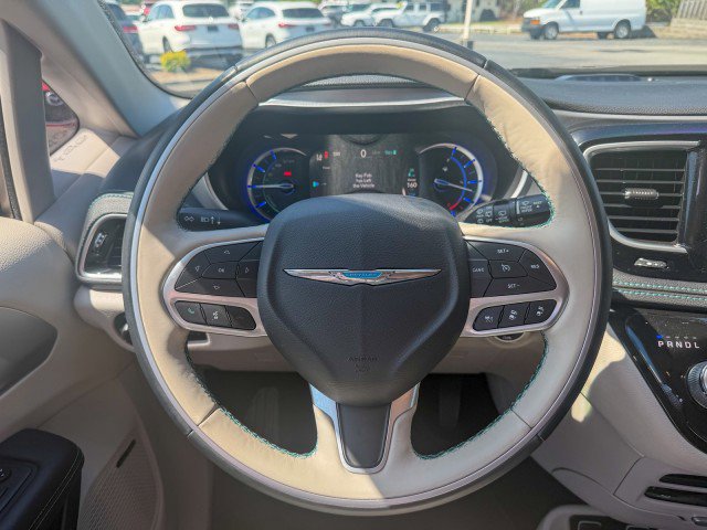 Used 2018 Chrysler Pacifica Limited w/ Advanced Safetytec Group FWD image 11