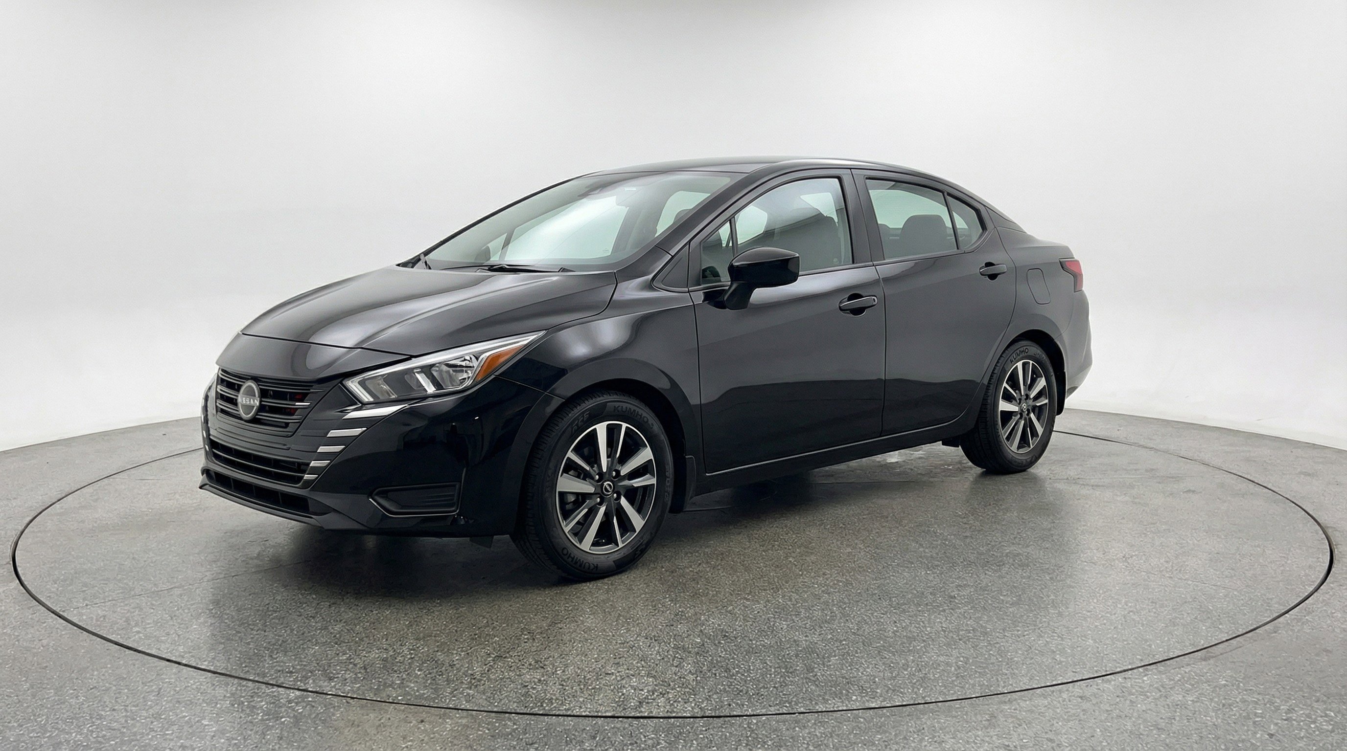 Used 2025 Nissan Versa SV image 3