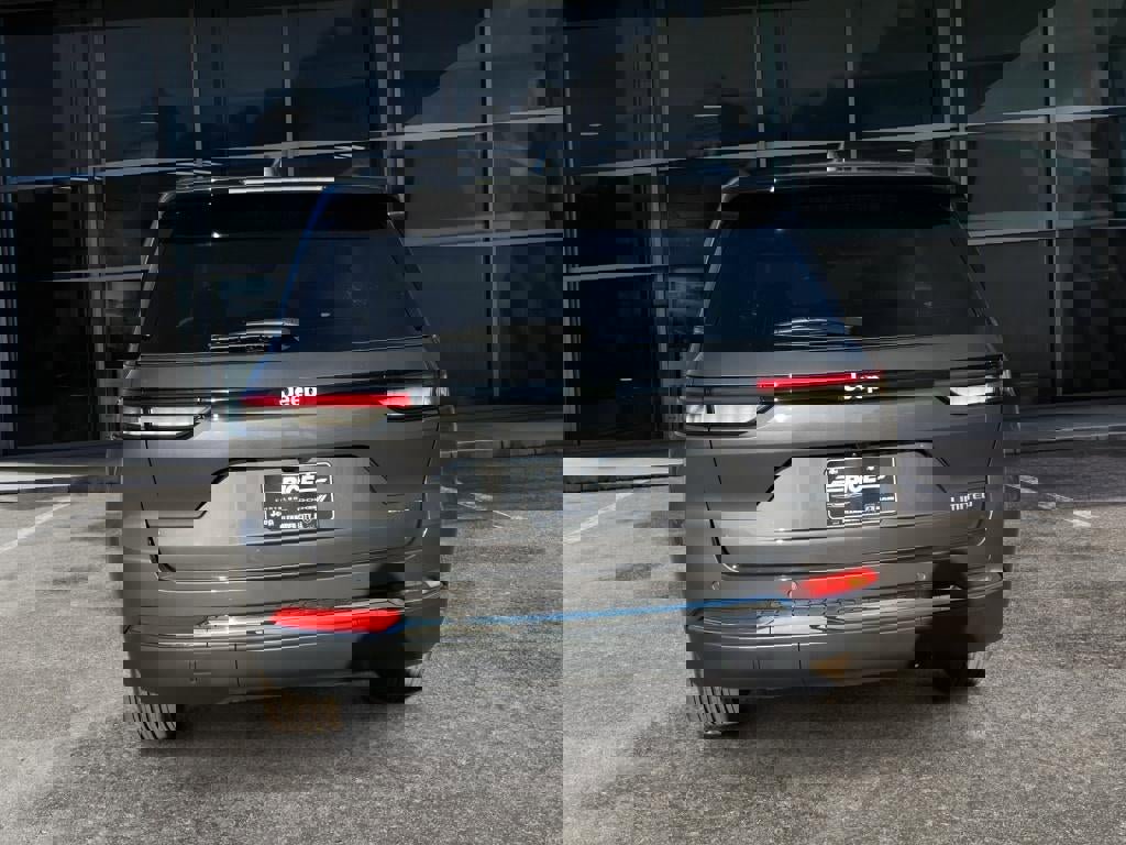 New 2025 Jeep Grand Cherokee Limited image 6