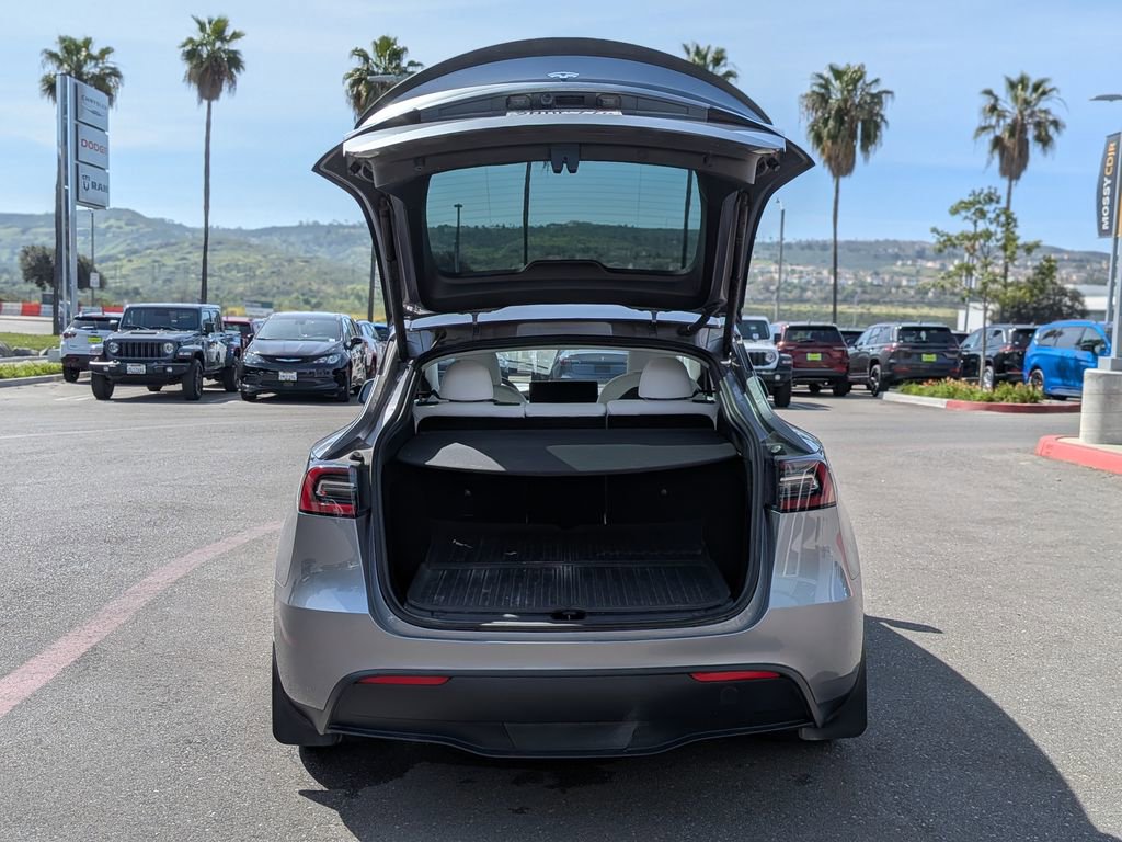 Used 2024 Tesla Model Y Performance image 9