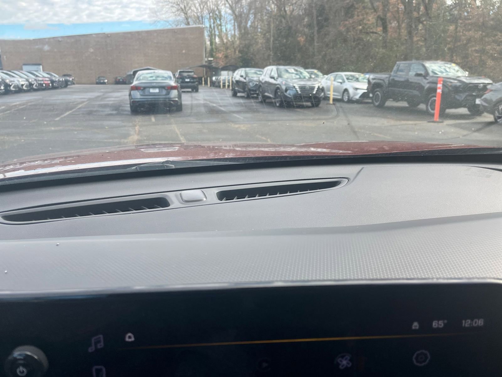 Used 2025 Chevrolet Trax LT image 18