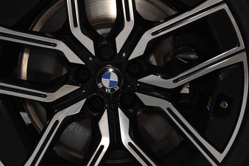 Used 2025 BMW i7 xDrive60 AWD/4WD image 12