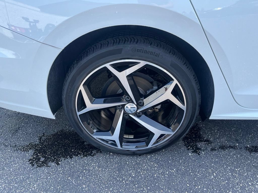 Certified 2020 Volkswagen Passat 2.0T R-Line FWD image 32