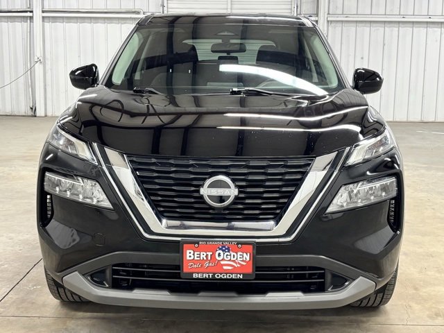 Used 2023 Nissan Rogue SV image 2