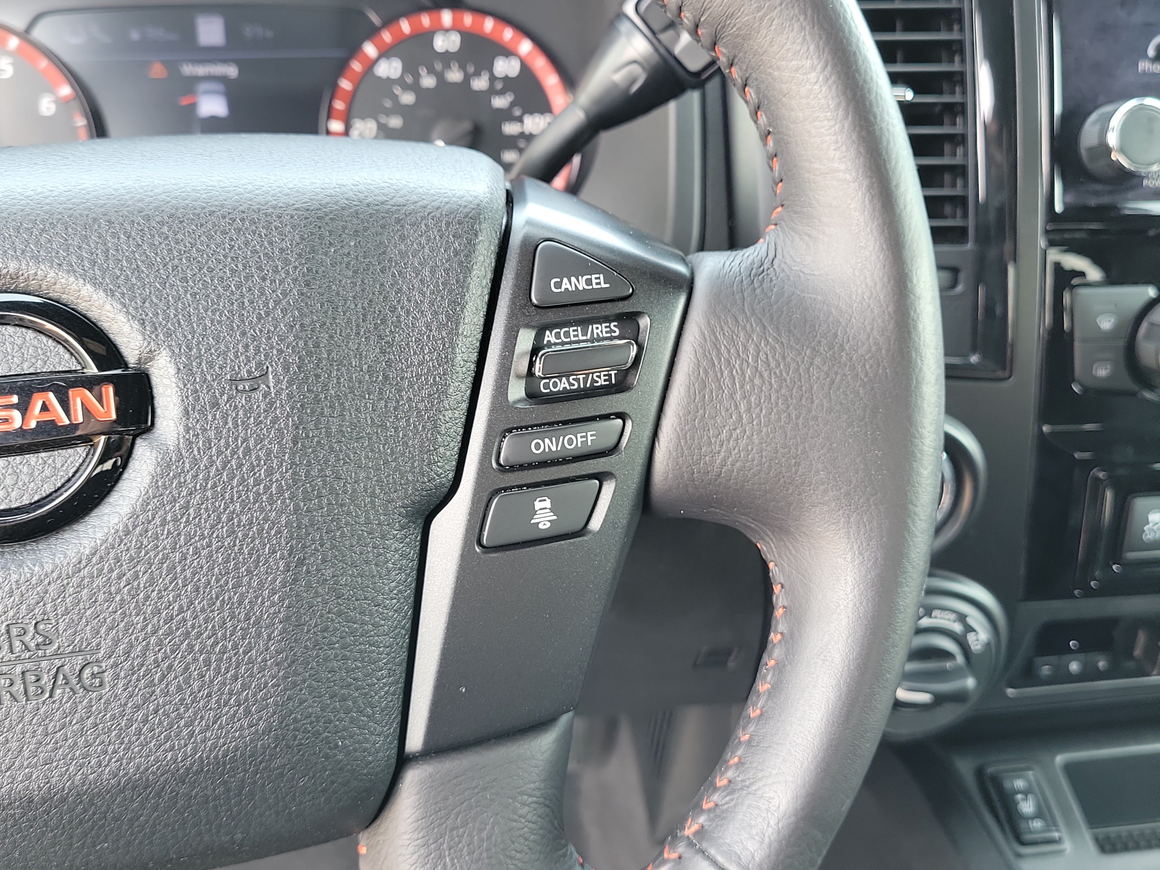 Used 2022 Nissan Titan PRO-4X w/ Pro-4x Convenience Package AWD/4WD image 23