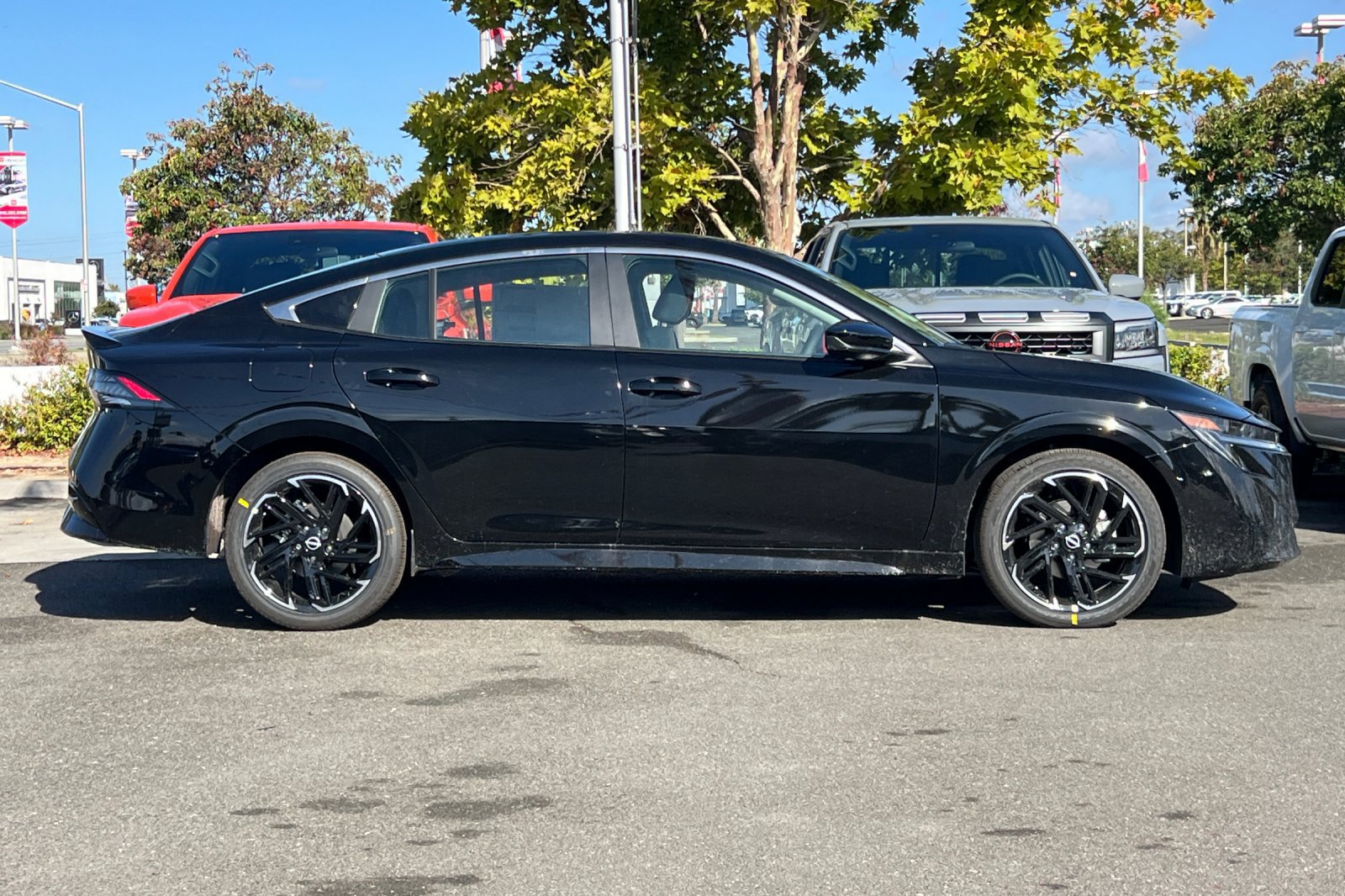 New 2027 Nissan Sentra SR w/ Floor Mat Package FWD image 3