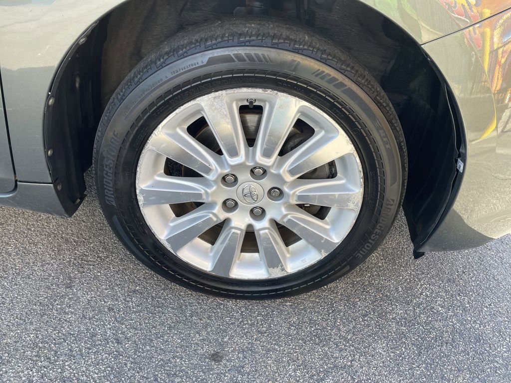 Used 2012 Toyota Sienna LE w/ Towing Pkg AWD/4WD image 11