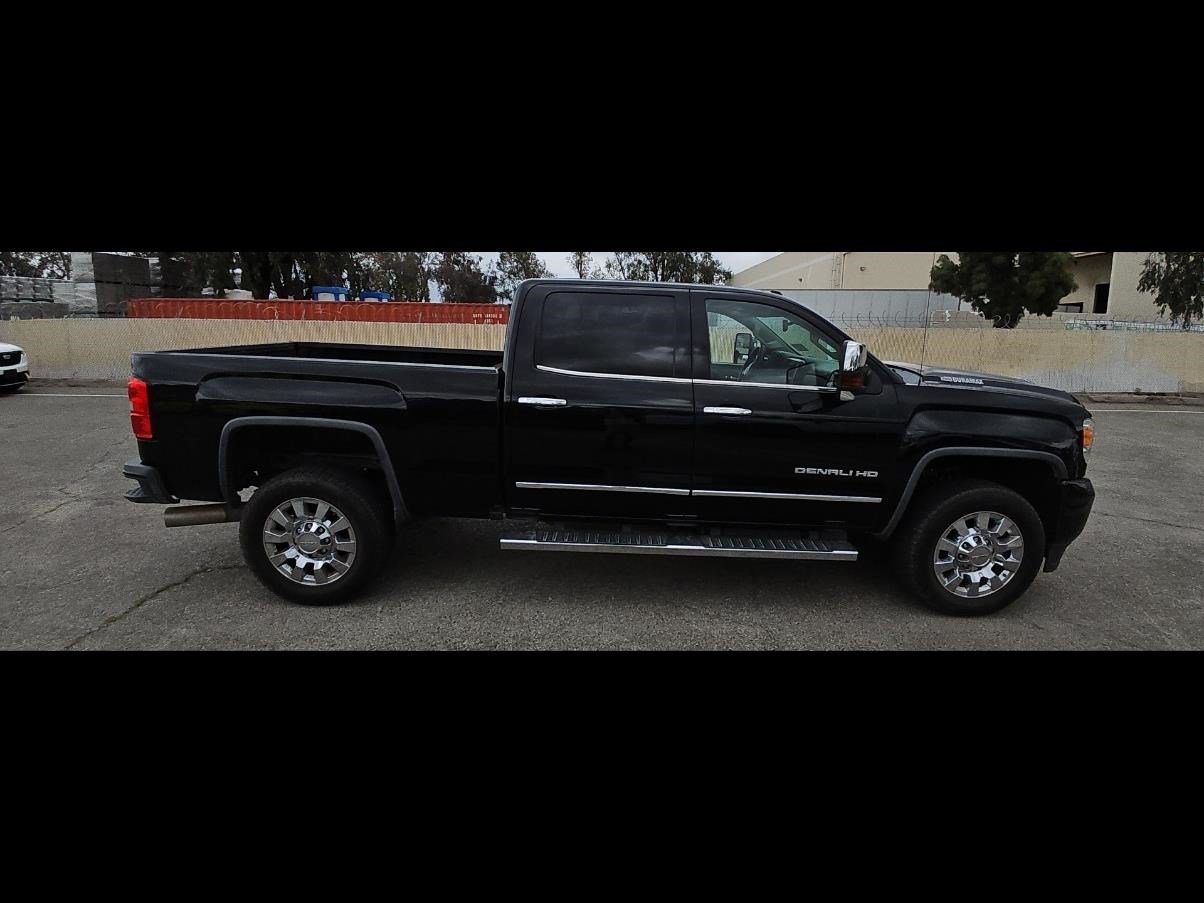 Used 2018 GMC Sierra 2500 Denali w/ Duramax Plus Package AWD/4WD image 10