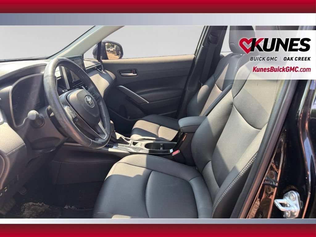 Used 2023 Toyota Corolla Cross XLE w/ Convenience Package AWD/4WD image 22