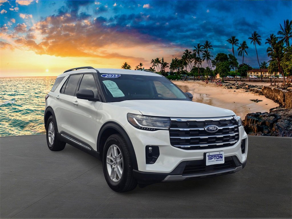 Used 2025 Ford Explorer Active w/ Active Comfort Package image 3