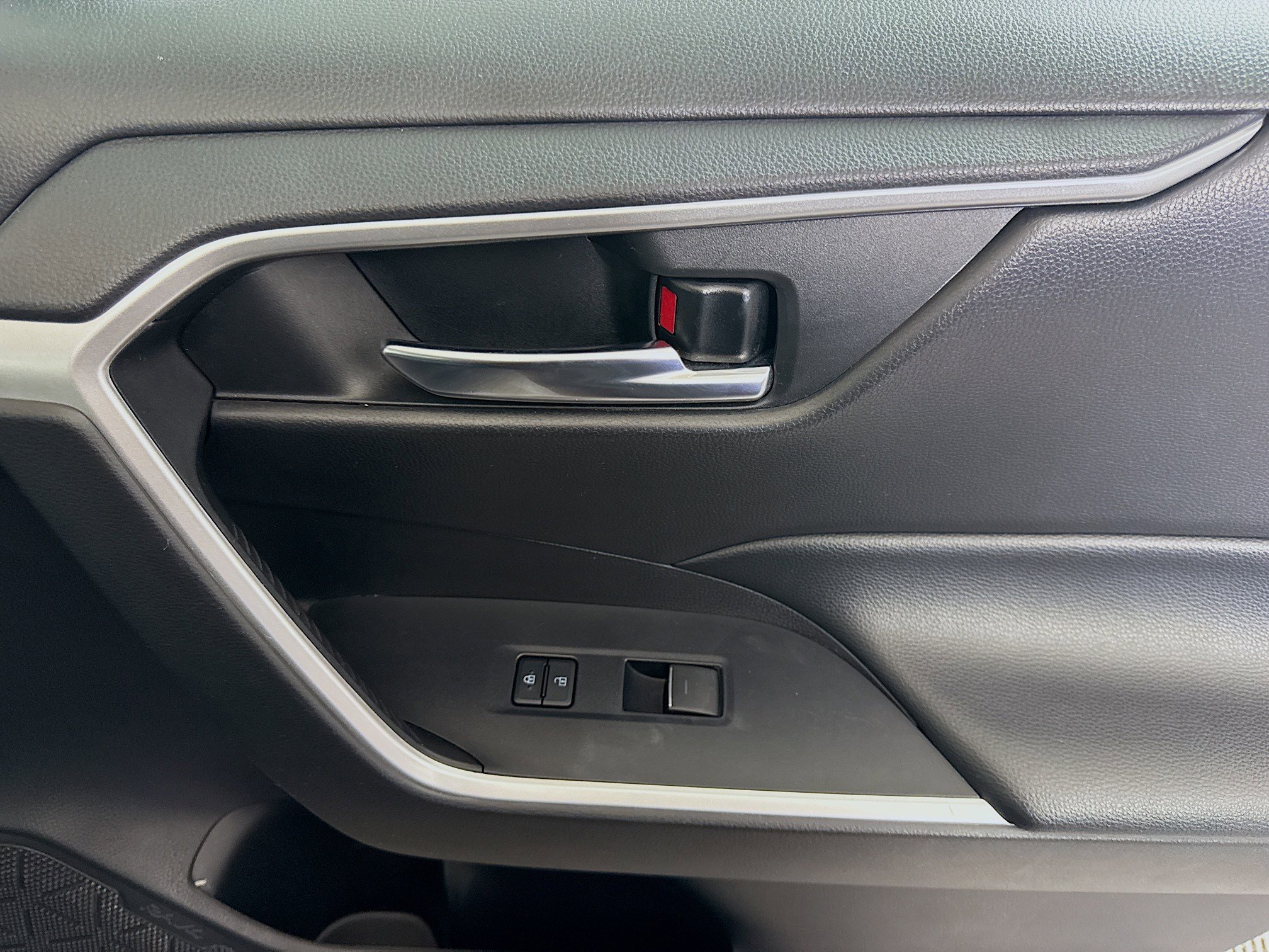 Used 2022 Toyota RAV4 XLE image 31